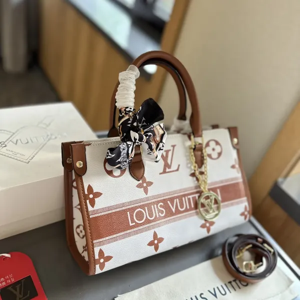 【LOUIS VUITTON 公式旗艦店】ルイヴィトン  斜めがけバッグ 当日出荷 好評に付き再入荷！25*14CM  240722