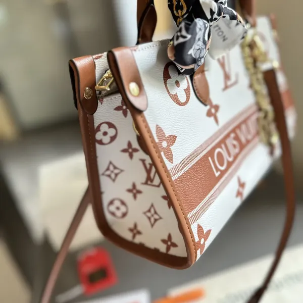 【LOUIS VUITTON 公式旗艦店】ルイヴィトン  斜めがけバッグ 当日出荷 好評に付き再入荷！25*14CM  240722