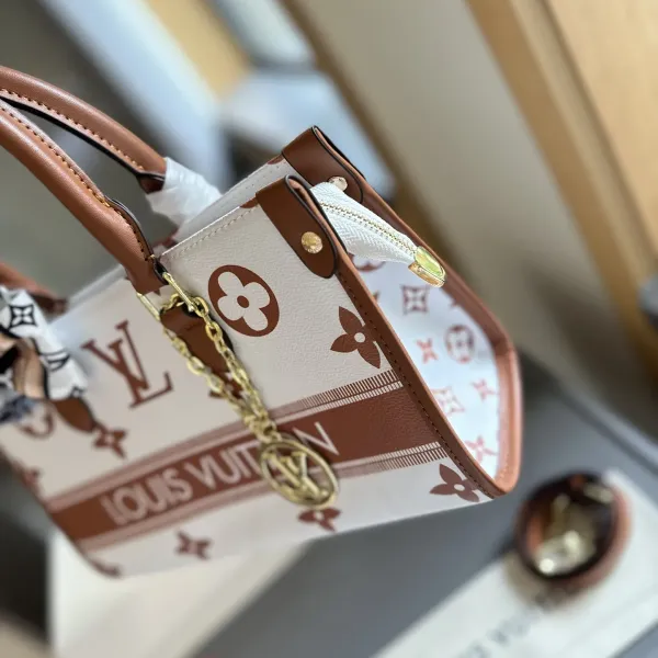 【LOUIS VUITTON 公式旗艦店】ルイヴィトン  斜めがけバッグ 当日出荷 好評に付き再入荷！25*14CM  240722