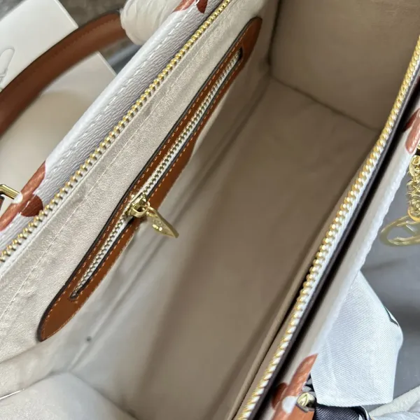 【LOUIS VUITTON 公式旗艦店】ルイヴィトン  斜めがけバッグ 当日出荷 好評に付き再入荷！25*14CM  240722