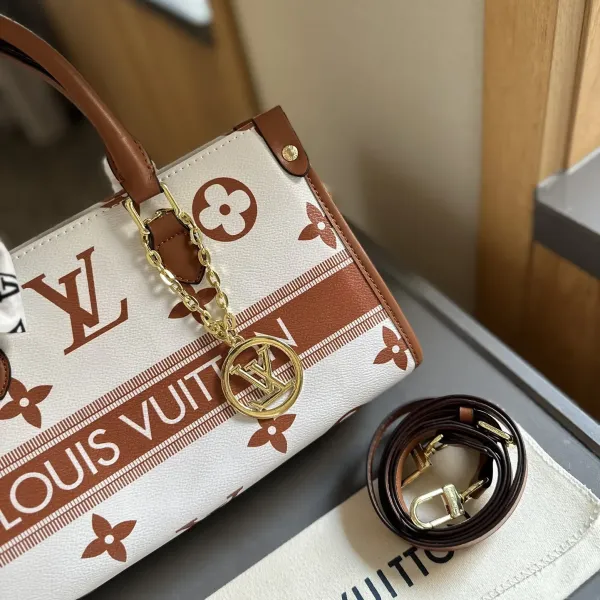 【LOUIS VUITTON 公式旗艦店】ルイヴィトン  斜めがけバッグ 当日出荷 好評に付き再入荷！25*14CM  240722