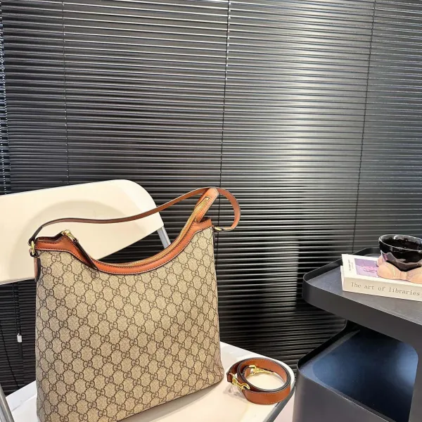 【GUCCI 公式旗艦店】グッチ ハンドバッグ 当日出荷 好評に付き再入荷！32*30CM  240724
