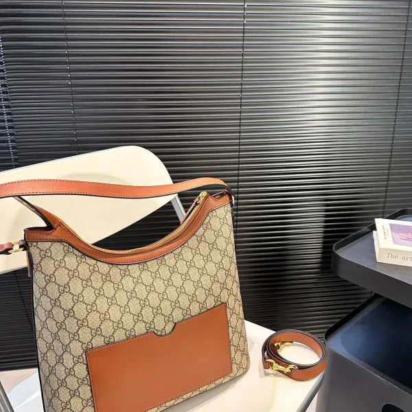 【GUCCI 公式旗艦店】グッチ ハンドバッグ 当日出荷 好評に付き再入荷！32*30CM  240724