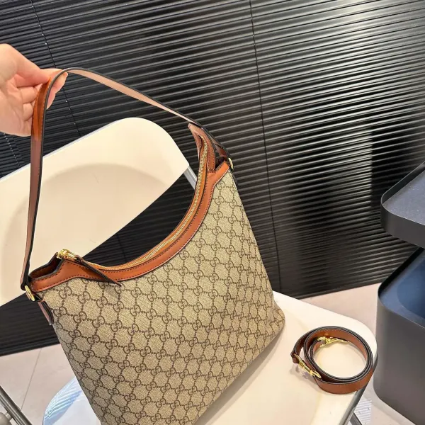 【GUCCI 公式旗艦店】グッチ ハンドバッグ 当日出荷 好評に付き再入荷！32*30CM  240724