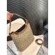 【GUCCI 公式旗艦店】グッチ ハンドバッグ 当日出荷 好評に付き再入荷！32*30CM  240724
