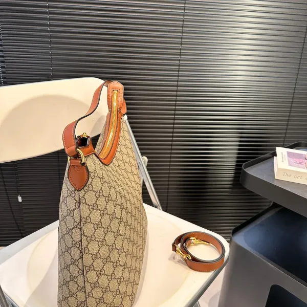 【GUCCI 公式旗艦店】グッチ ハンドバッグ 当日出荷 好評に付き再入荷！32*30CM  240724