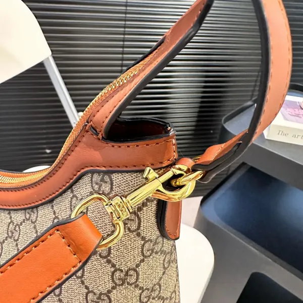 【GUCCI 公式旗艦店】グッチ ハンドバッグ 当日出荷 好評に付き再入荷！32*30CM  240724