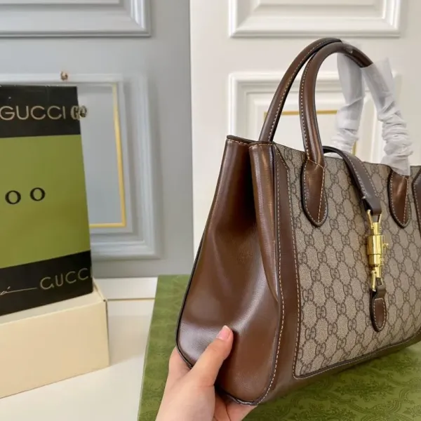 【GUCCI 公式旗艦店】グッチ ハンドバッグ 当日出荷 好評に付き再入荷！30*23CM  240724