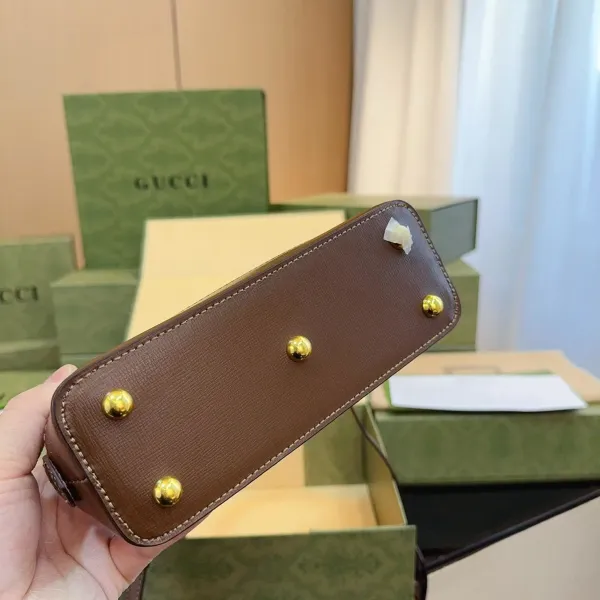 【GUCCI 公式旗艦店】グッチ 斜めがけバッグ 当日出荷 好評に付き再入荷！20*8*20CM