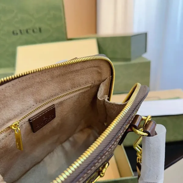 【GUCCI 公式旗艦店】グッチ 斜めがけバッグ 当日出荷 好評に付き再入荷！20*8*20CM