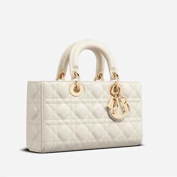 【DIOR】雑誌掲載！泉 里香さん愛用！夏感あふれる新作バッグが登場！
