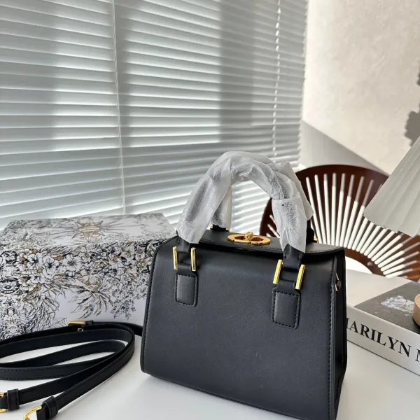 【DIOR  公式旗艦店】ディオール  ハンドバッグ 当日出荷 好評に付き再入荷！20*15CM