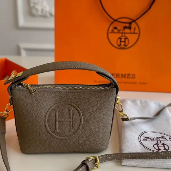【Hermès 公式旗艦店】エルメス 斜めがけバッグ 当日出荷 好評に付き再入荷！17*12CM  240724