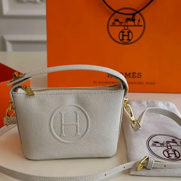 【Hermès 公式旗艦店】エルメス 斜めがけバッグ 当日出荷 好評に付き再入荷！17*12CM  240724