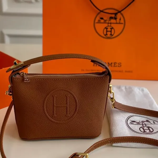 【Hermès 公式旗艦店】エルメス 斜めがけバッグ 当日出荷 好評に付き再入荷！17*12CM  240724