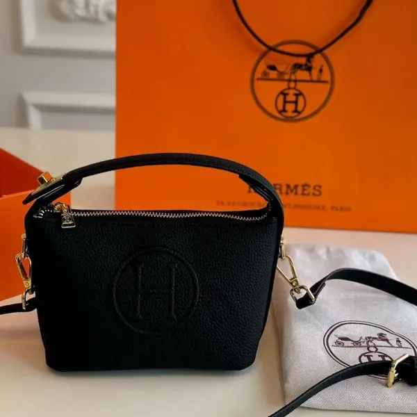 【Hermès 公式旗艦店】エルメス 斜めがけバッグ 当日出荷 好評に付き再入荷！17*12CM  240724