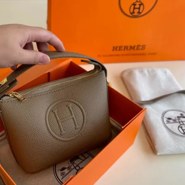【Hermès 公式旗艦店】エルメス 斜めがけバッグ 当日出荷 好評に付き再入荷！17*12CM  240724