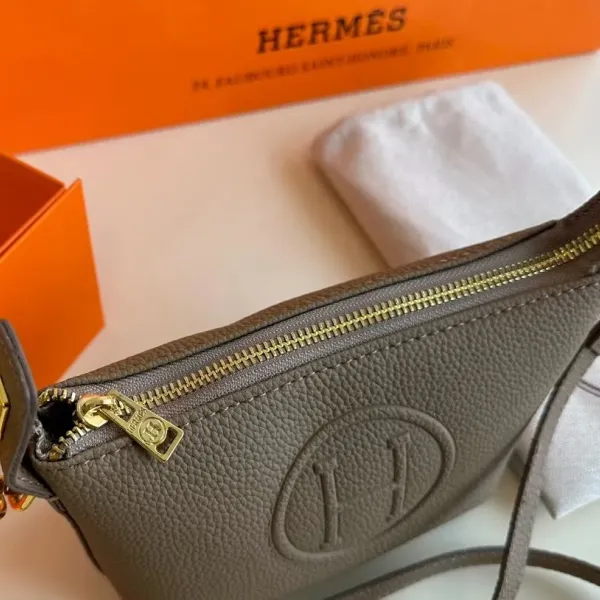 【Hermès 公式旗艦店】エルメス 斜めがけバッグ 当日出荷 好評に付き再入荷！17*12CM  240724