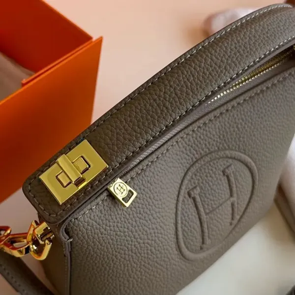 【Hermès 公式旗艦店】エルメス 斜めがけバッグ 当日出荷 好評に付き再入荷！17*12CM  240724