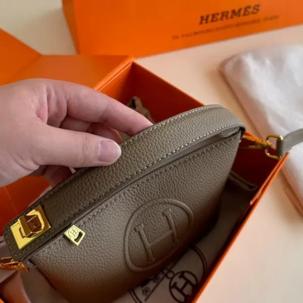 【Hermès 公式旗艦店】エルメス 斜めがけバッグ 当日出荷 好評に付き再入荷！17*12CM  240724