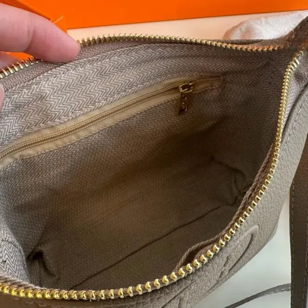 【Hermès 公式旗艦店】エルメス 斜めがけバッグ 当日出荷 好評に付き再入荷！17*12CM  240724