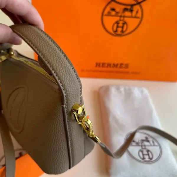 【Hermès 公式旗艦店】エルメス 斜めがけバッグ 当日出荷 好評に付き再入荷！17*12CM  240724