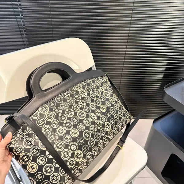 【CHANEL 公式旗艦店】シャネル 斜めがけバッグ 当日出荷 好評に付き再入荷！45*28CM  240723