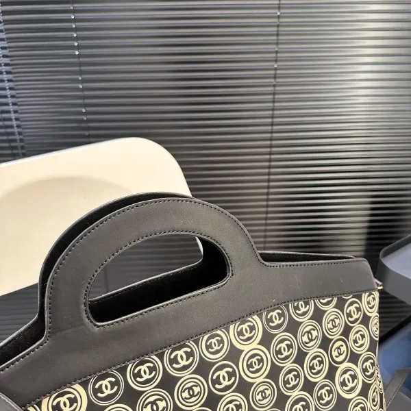 【CHANEL 公式旗艦店】シャネル 斜めがけバッグ 当日出荷 好評に付き再入荷！45*28CM  240723