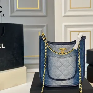 【CHANEL 公式旗艦店】シャネル 斜めがけバッグ 当日出荷 好評に付き再入荷！22*21CM  240723