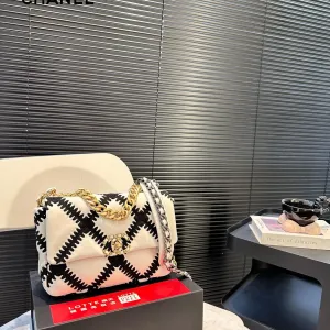 【CHANEL 公式旗艦店】シャネル 斜めがけバッグ 当日出荷 好評に付き再入荷！25*17CM  240723