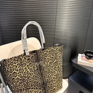 【CELINE 公式旗艦店】セリーヌ ハンドバッグ 当日出荷 好評に付き再入荷！29*34CM  1240723