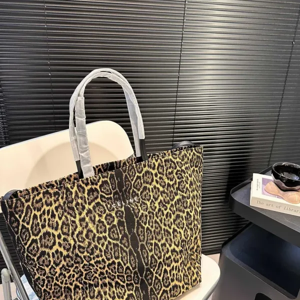【CELINE 公式旗艦店】セリーヌ ハンドバッグ 当日出荷 好評に付き再入荷！29*34CM  1240723
