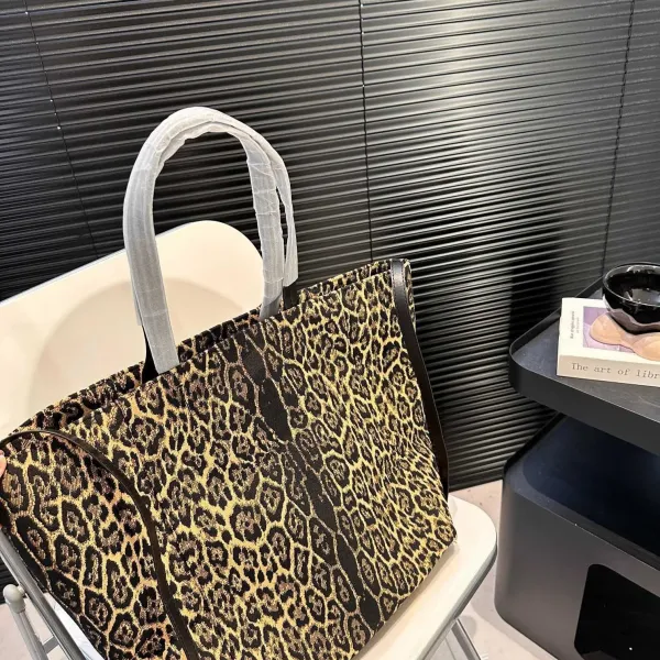 【CELINE 公式旗艦店】セリーヌ ハンドバッグ 当日出荷 好評に付き再入荷！29*34CM  1240723