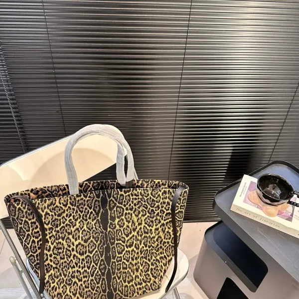 【CELINE 公式旗艦店】セリーヌ ハンドバッグ 当日出荷 好評に付き再入荷！29*34CM  1240723