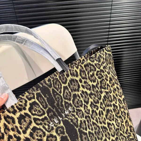 【CELINE 公式旗艦店】セリーヌ ハンドバッグ 当日出荷 好評に付き再入荷！29*34CM  1240723