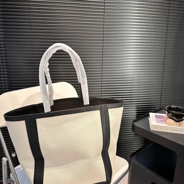 【CELINE 公式旗艦店】セリーヌ ハンドバッグ 当日出荷 好評に付き再入荷！27*31CM  1240723