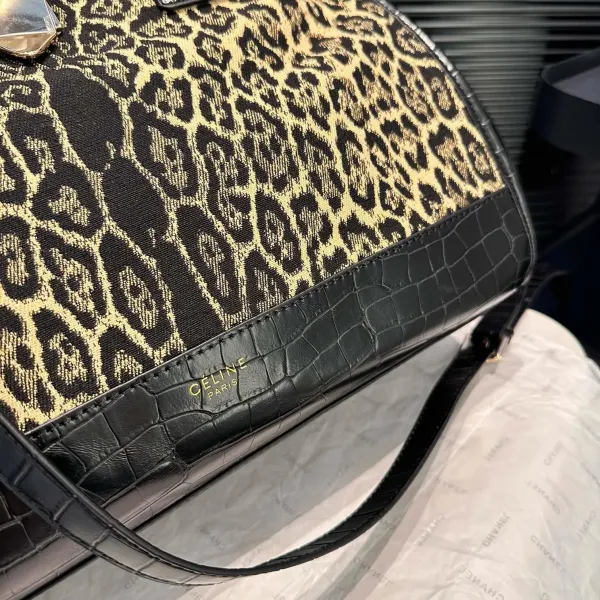 【CELINE 公式旗艦店】セリーヌ ハンドバッグ 当日出荷 好評に付き再入荷！39*29CM  1240723
