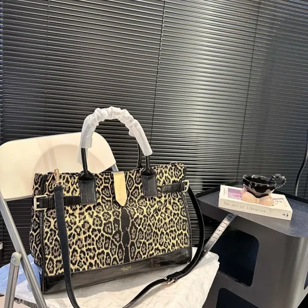 【CELINE 公式旗艦店】セリーヌ ハンドバッグ 当日出荷 好評に付き再入荷！39*29CM  1240723