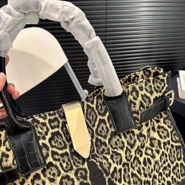 【CELINE 公式旗艦店】セリーヌ ハンドバッグ 当日出荷 好評に付き再入荷！39*29CM  1240723