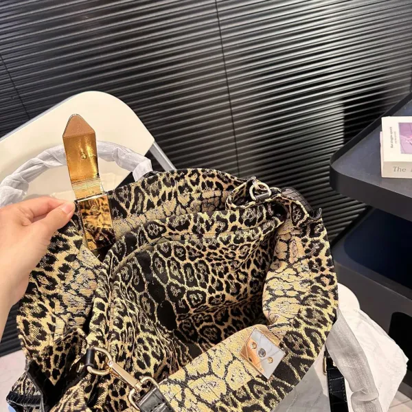 【CELINE 公式旗艦店】セリーヌ ハンドバッグ 当日出荷 好評に付き再入荷！39*29CM  1240723