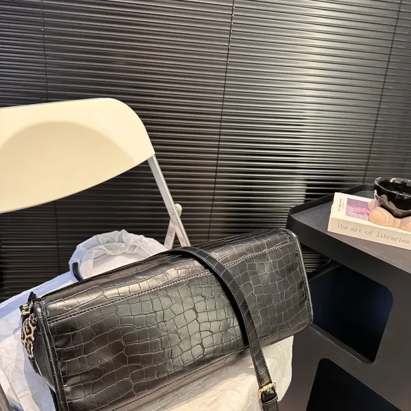 【CELINE 公式旗艦店】セリーヌ ハンドバッグ 当日出荷 好評に付き再入荷！39*29CM  1240723