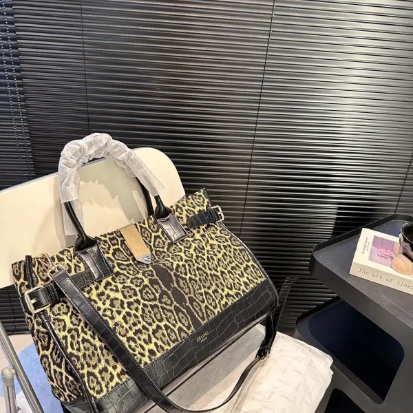 【CELINE 公式旗艦店】セリーヌ ハンドバッグ 当日出荷 好評に付き再入荷！39*29CM  1240723
