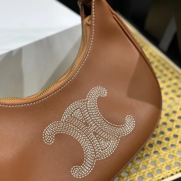 CELINE セリーヌのアンダーアームバッグ 23*14*7cm
