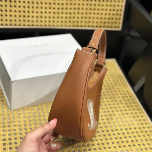 CELINE セリーヌのアンダーアームバッグ 23*14*7cm