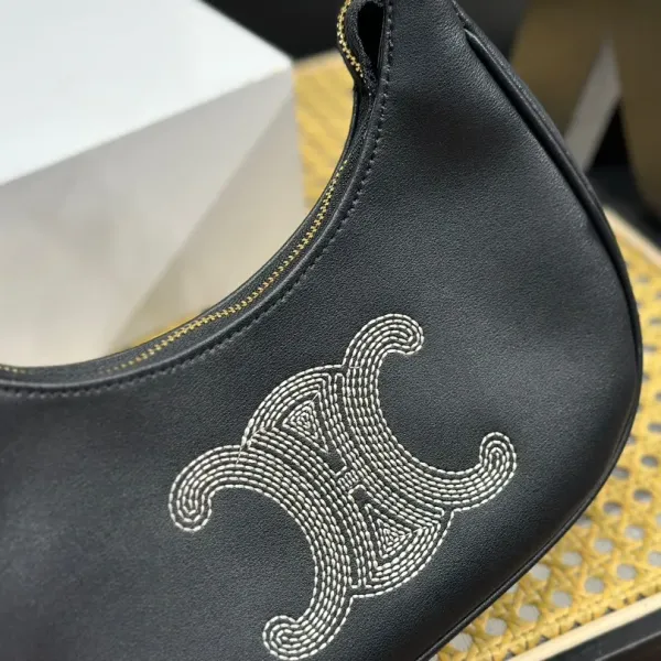CELINE セリーヌのアンダーアームバッグ 23*14*7cm