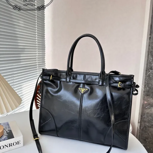 【PRADA 公式旗艦店】 プラダ 斜めがけバッグ当日出荷 好評に付き再入荷38*30CM 【PRADA 公式旗艦店】 プラダ 斜めがけバッグ当日出荷 好評に付き再入荷38*30CM