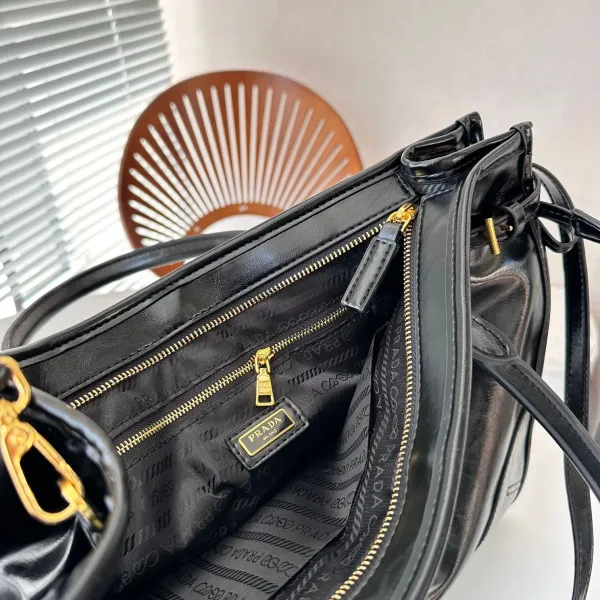 【PRADA 公式旗艦店】 プラダ 斜めがけバッグ当日出荷 好評に付き再入荷38*30CM 【PRADA 公式旗艦店】 プラダ 斜めがけバッグ当日出荷 好評に付き再入荷38*30CM