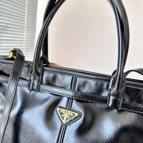 【PRADA 公式旗艦店】 プラダ 斜めがけバッグ当日出荷 好評に付き再入荷38*30CM 【PRADA 公式旗艦店】 プラダ 斜めがけバッグ当日出荷 好評に付き再入荷38*30CM