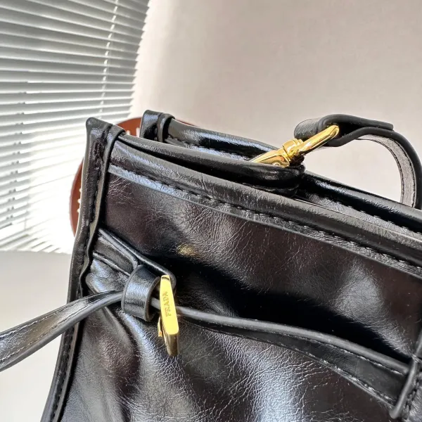 【PRADA 公式旗艦店】 プラダ 斜めがけバッグ当日出荷 好評に付き再入荷38*30CM 【PRADA 公式旗艦店】 プラダ 斜めがけバッグ当日出荷 好評に付き再入荷38*30CM