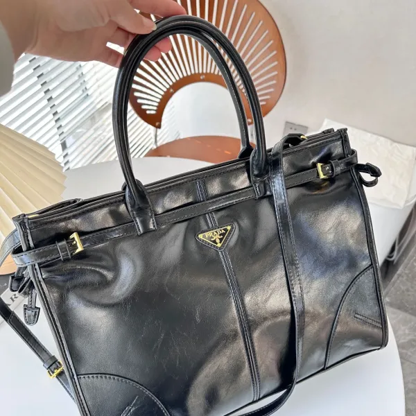 【PRADA 公式旗艦店】 プラダ 斜めがけバッグ当日出荷 好評に付き再入荷38*30CM 【PRADA 公式旗艦店】 プラダ 斜めがけバッグ当日出荷 好評に付き再入荷38*30CM